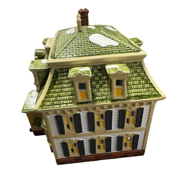 Department 56 Snow Village Maple Ridge Inn with Light - Picture 4 of 5